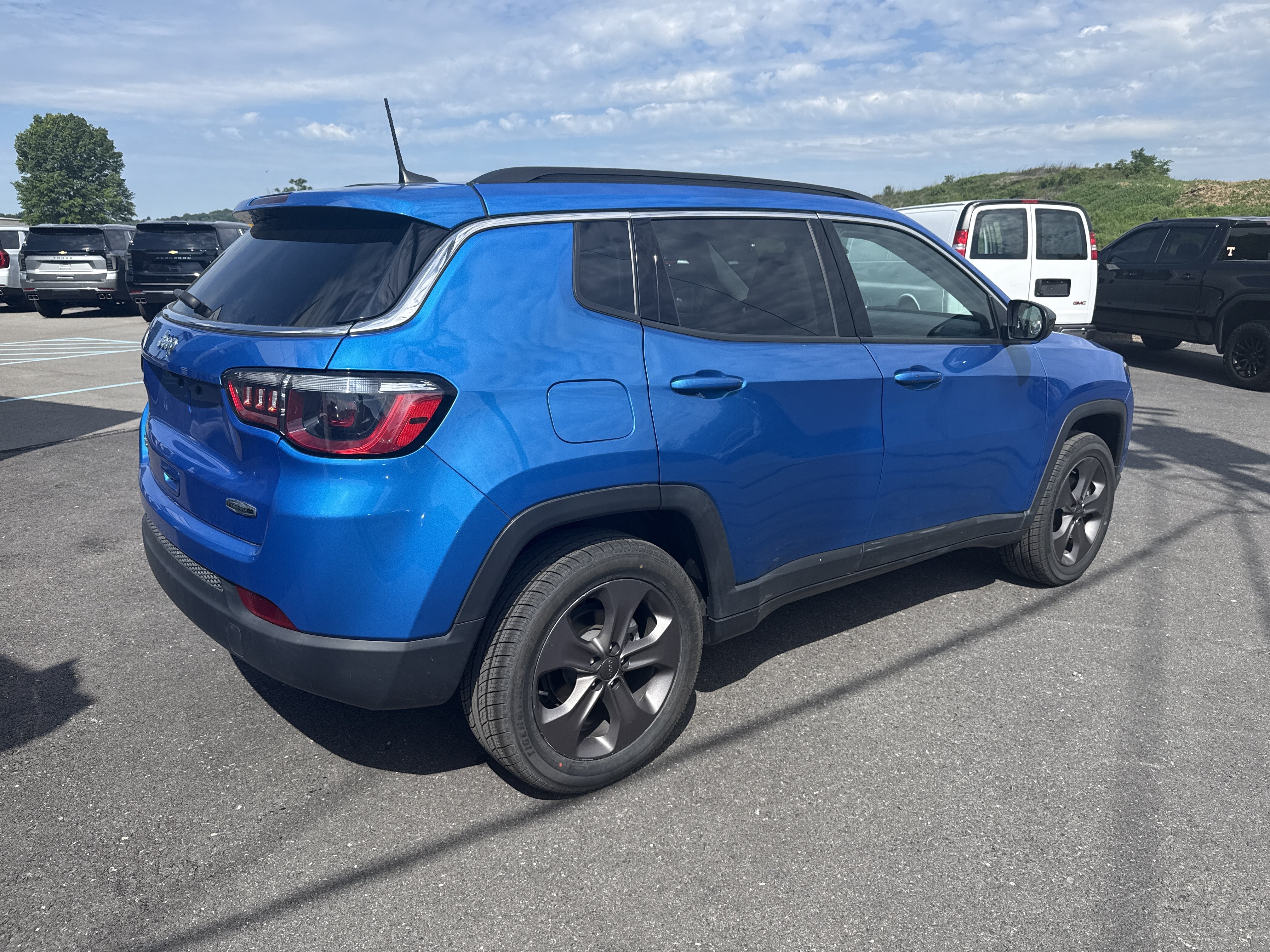 Used 2022 Jeep Compass Latitude AWD/4WD image 3