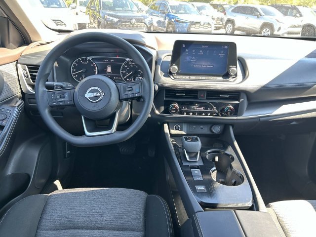 Used 2023 Nissan Rogue SV FWD image 16