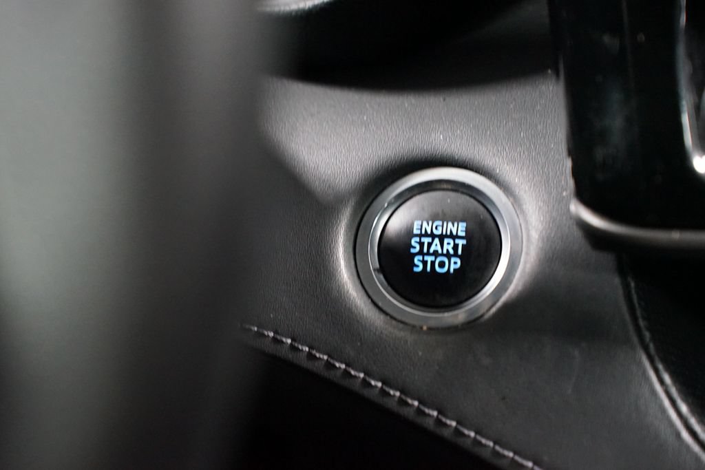 Used 2021 Toyota Highlander L FWD image 19