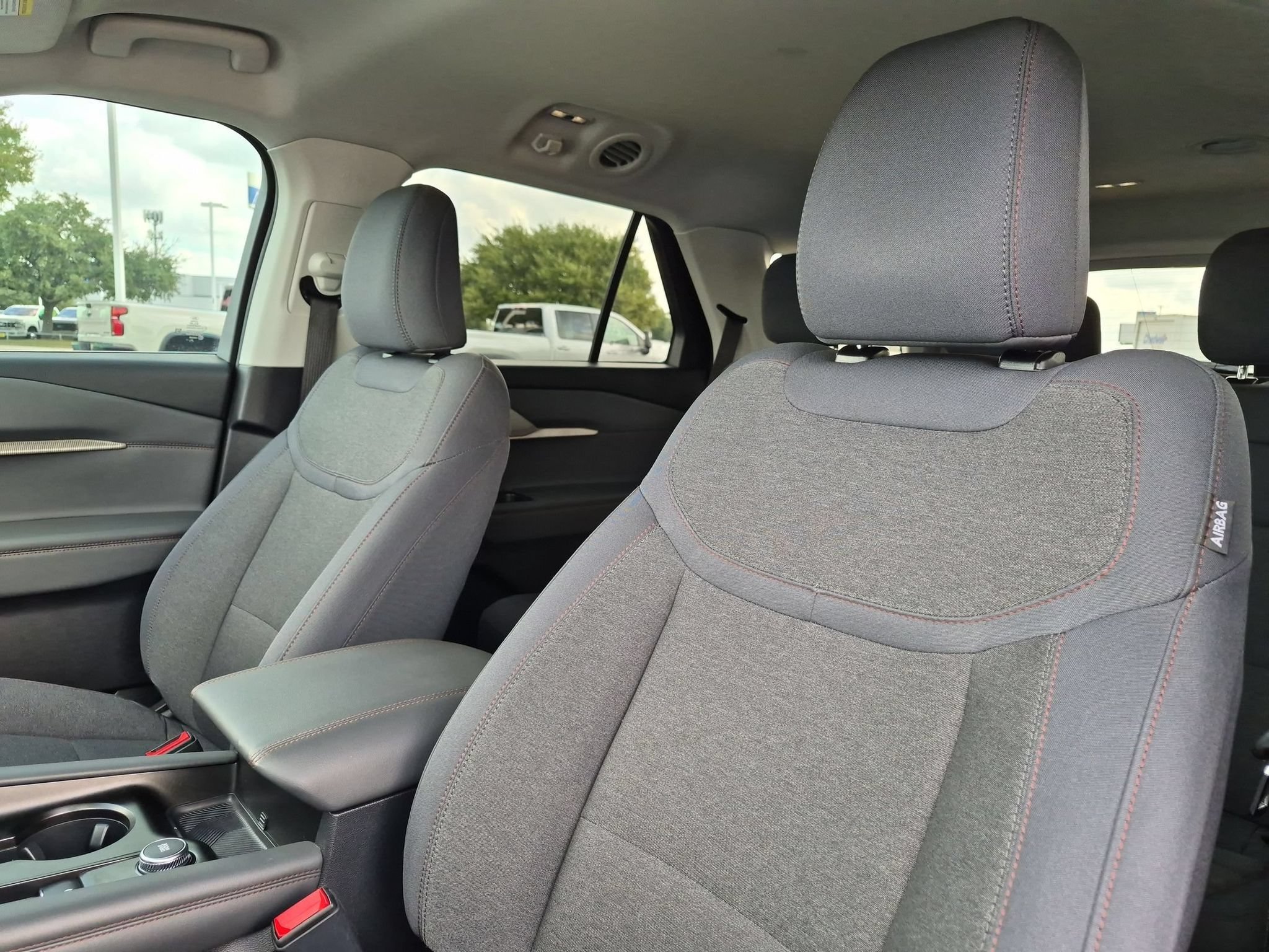 Used 2025 Ford Explorer Active RWD image 13