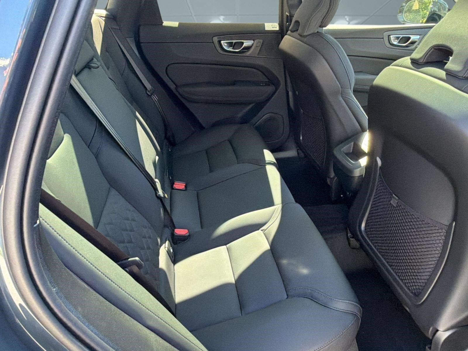 New 2027 Volvo XC60 B5 Plus AWD/4WD image 30