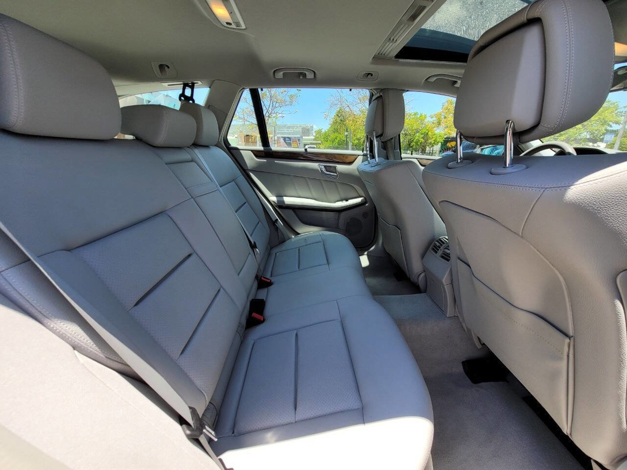 Used 2011 Mercedes-Benz E 350 4MATIC Wagon image 12