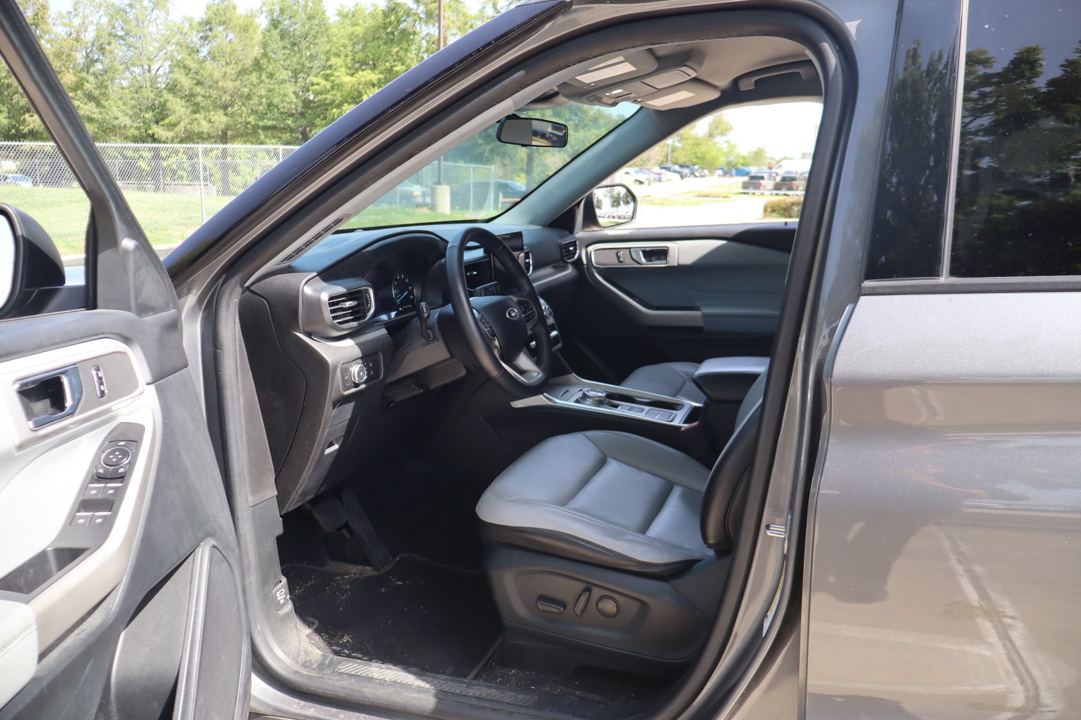 Certified 2021 Ford Explorer XLT w/ Equipment Group 202A RWD image 23