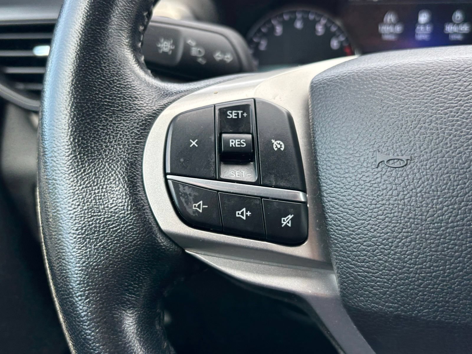 Used 2023 Ford Explorer XLT AWD/4WD image 26
