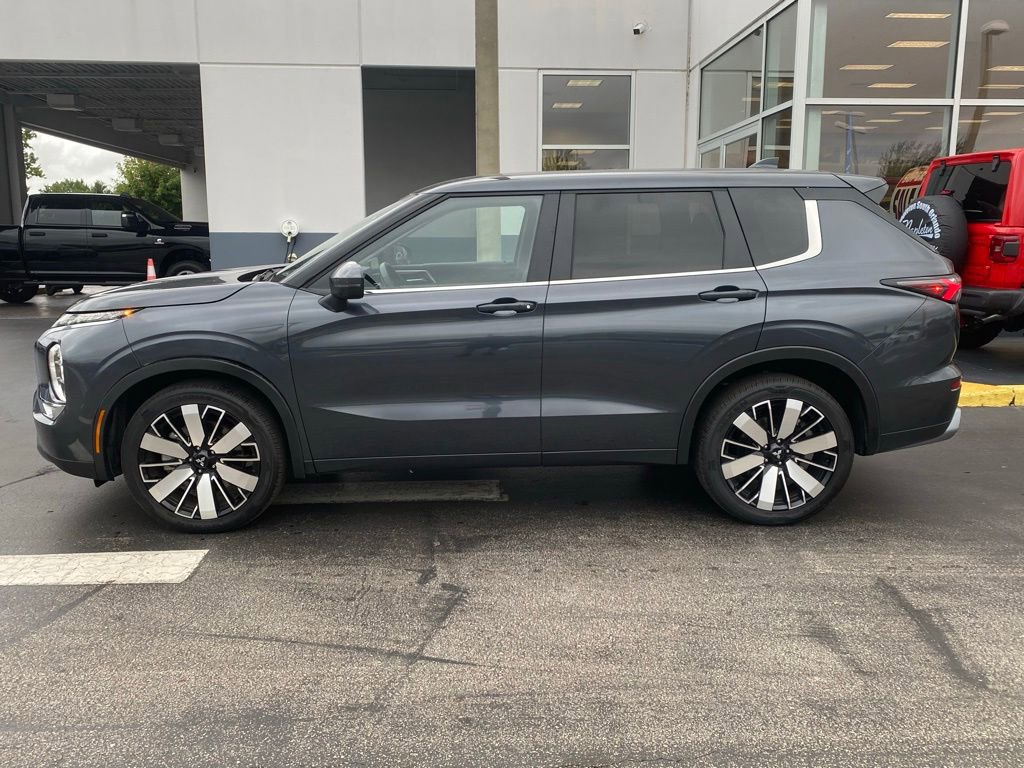 Used 2025 Mitsubishi Outlander SE FWD image 6