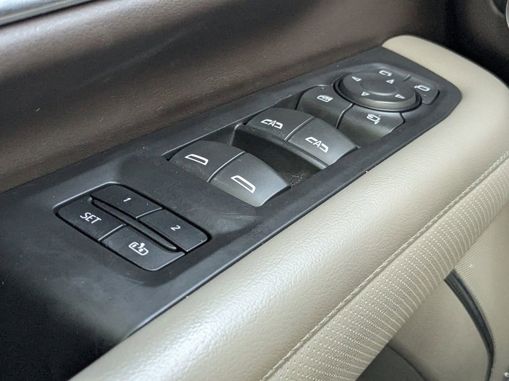 Used 2021 GMC Yukon XL SLT w/ SLT Premium Package image 31