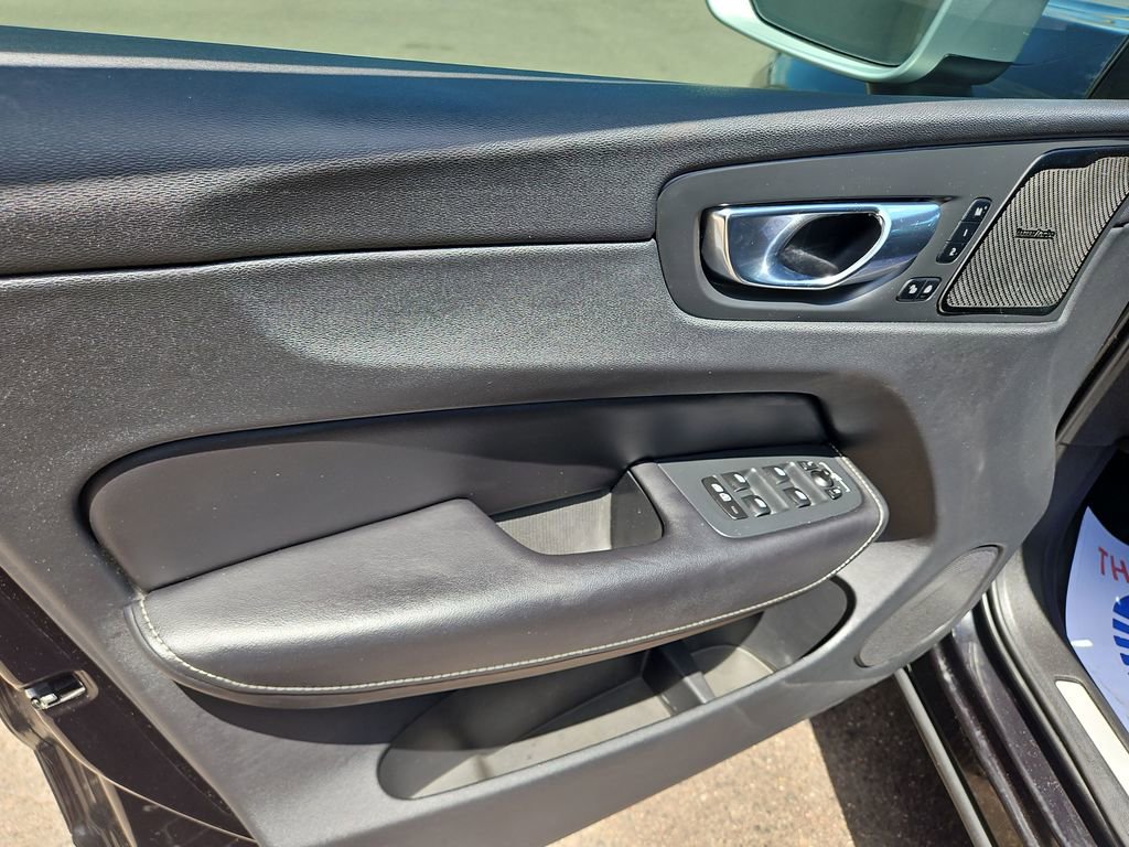 Used 2019 Volvo XC60 T6 R-Design w/ Protection Package Premier AWD/4WD image 10