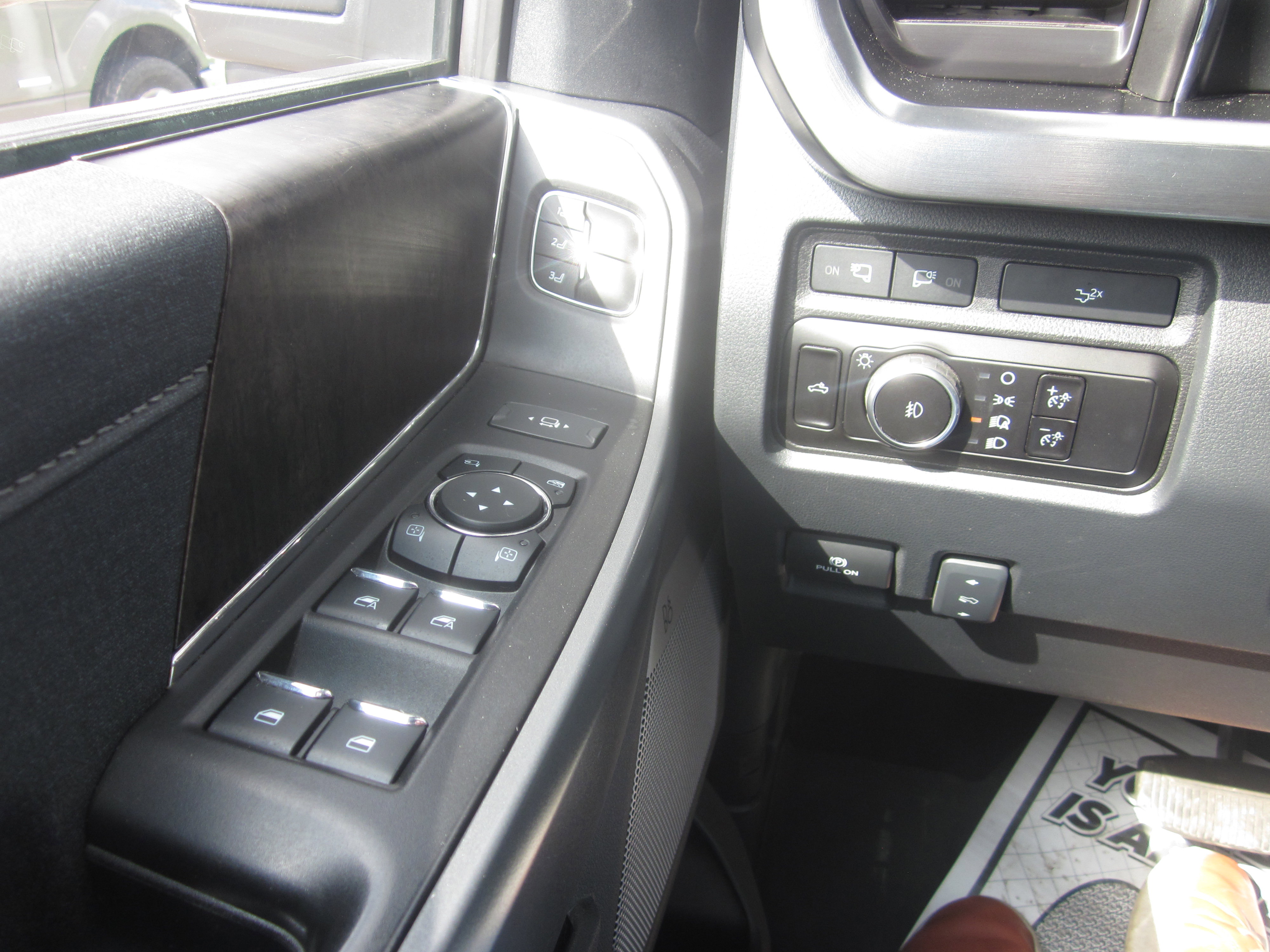 Used 2023 Ford F350 Lariat w/ FX4 Off-Road Package image 24