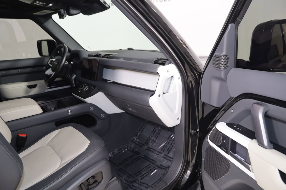 Used 2023 Land Rover Defender 90 X-Dynamic SE AWD/4WD image 46
