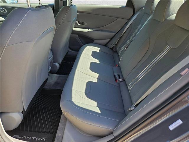 Used 2025 Hyundai Elantra Sport image 15