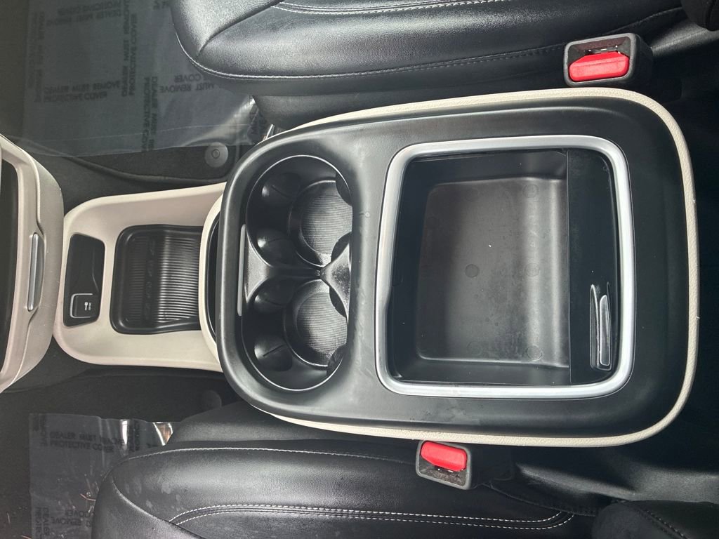 Used 2024 Chrysler Pacifica Touring-L image 25