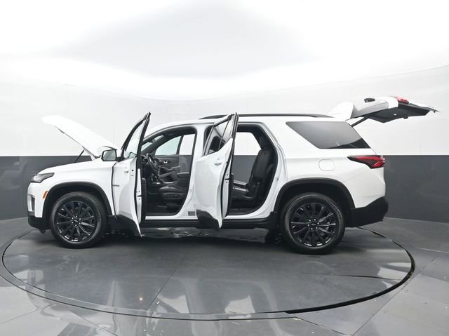 Used 2023 Chevrolet Traverse RS image 35