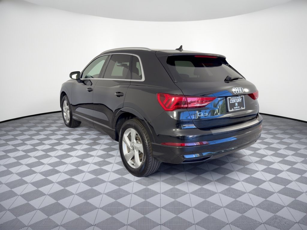 Used 2020 Audi Q3 2.0T Premium w/ Convenience Package AWD/4WD image 3