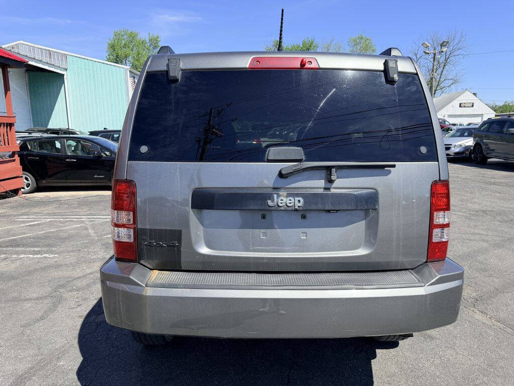Used 2012 Jeep Liberty Sport w/ Popular Equipment Group AWD/4WD image 4