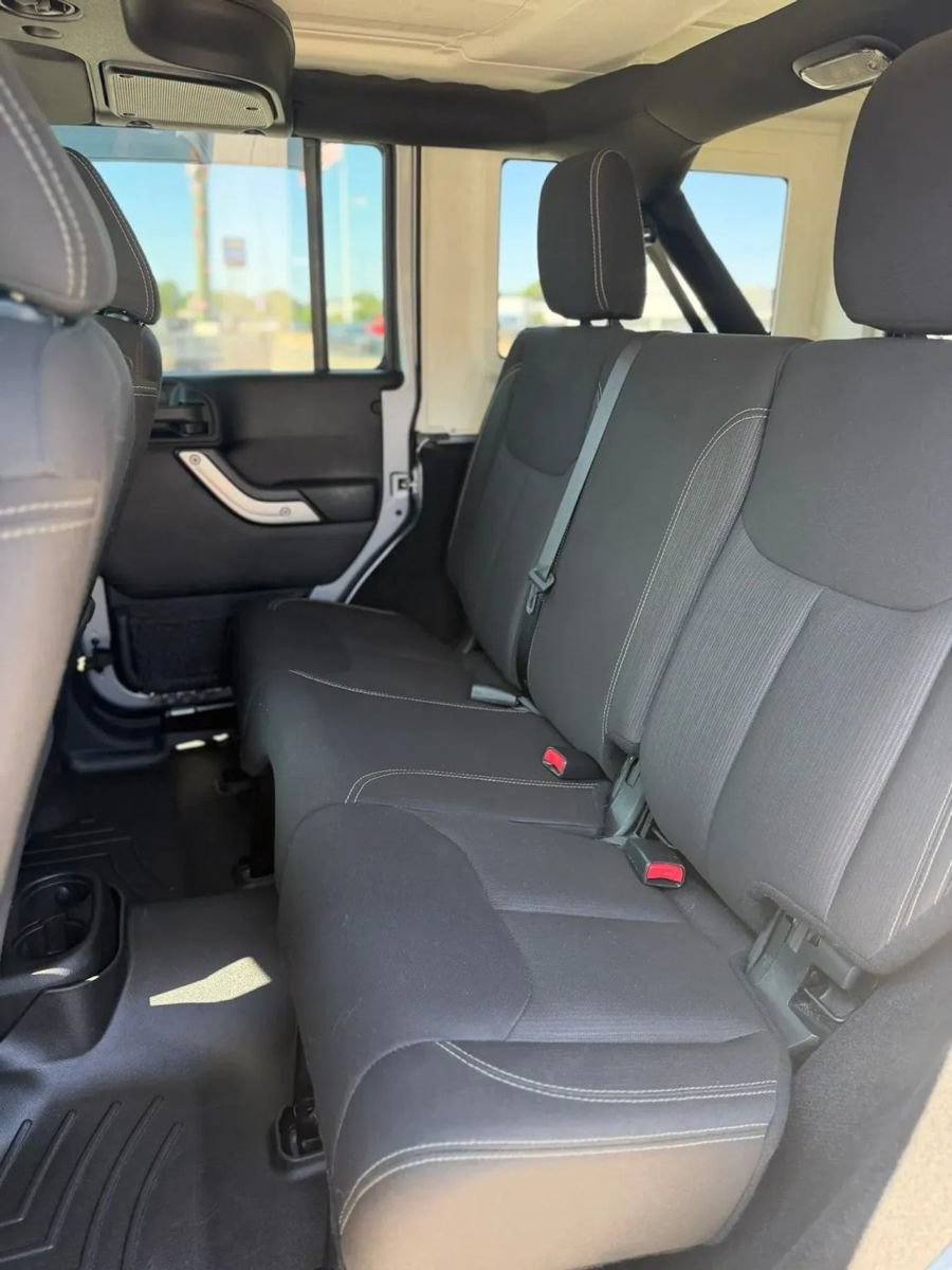 Used 2017 Jeep Wrangler Unlimited Sahara AWD/4WD image 18
