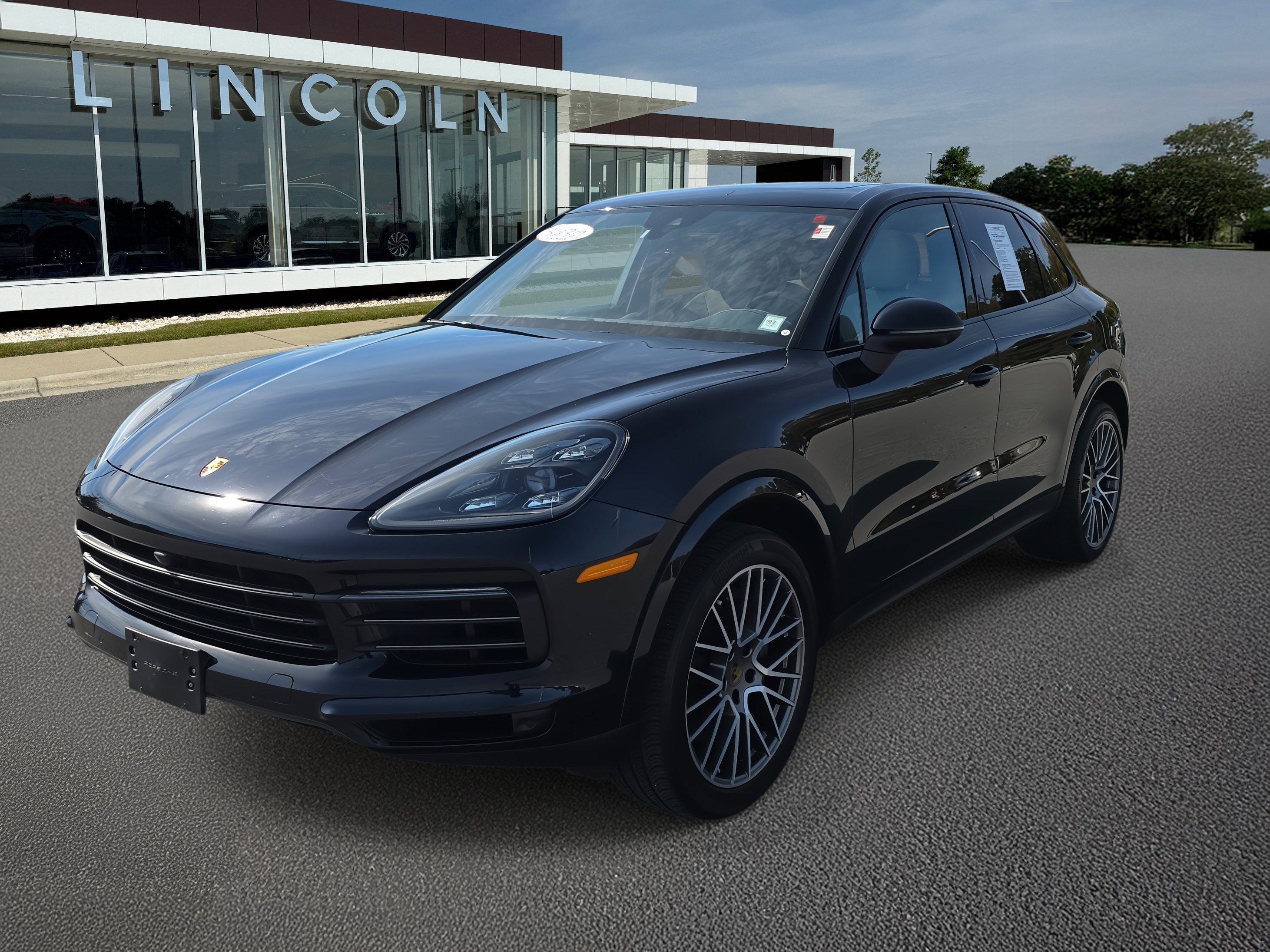 Used 2022 Porsche Cayenne S image 1