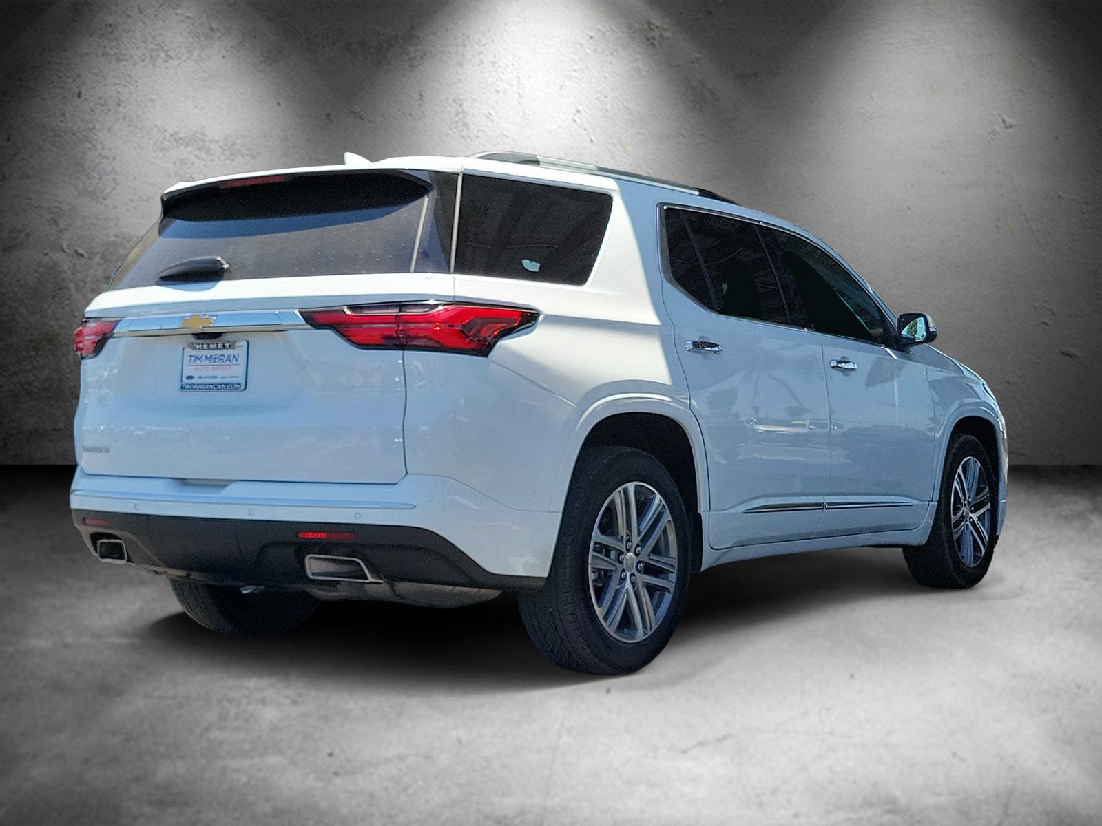 Used 2023 Chevrolet Traverse High Country FWD image 3
