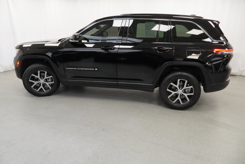 Certified 2024 Jeep Grand Cherokee Limited AWD/4WD image 27