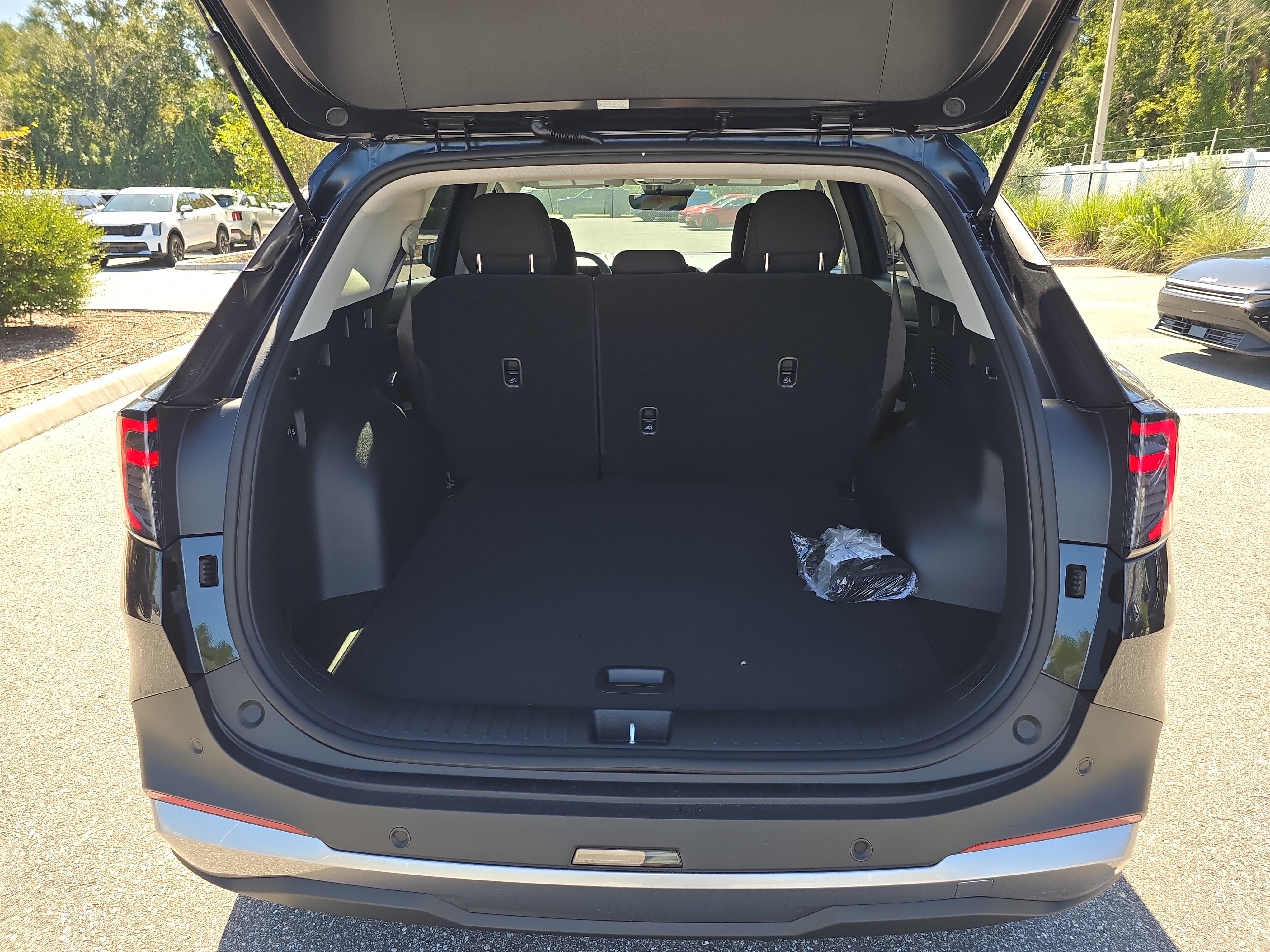 New 2027 Kia Sportage LX FWD image 10