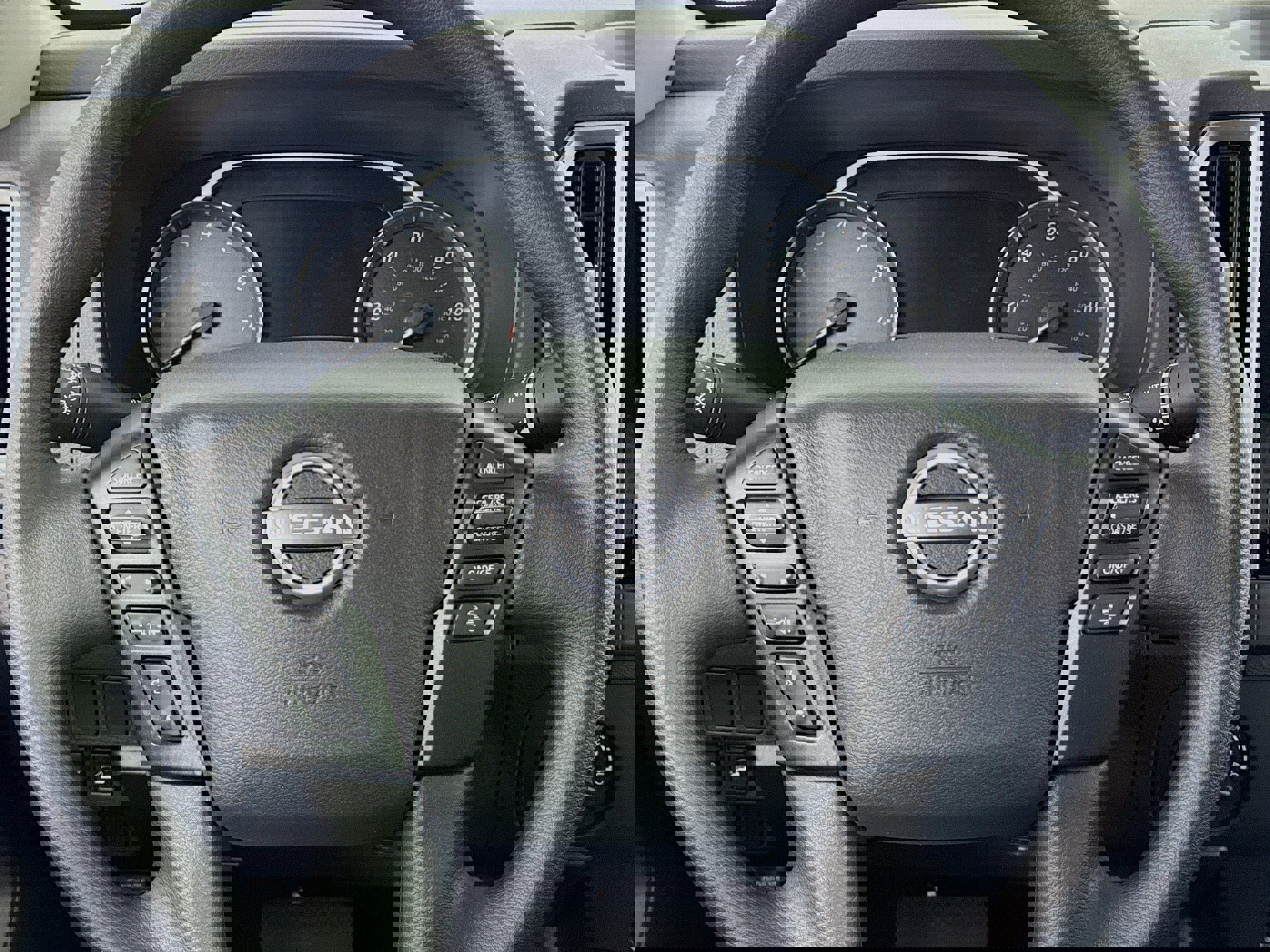 Used 2025 Nissan Frontier SV image 23