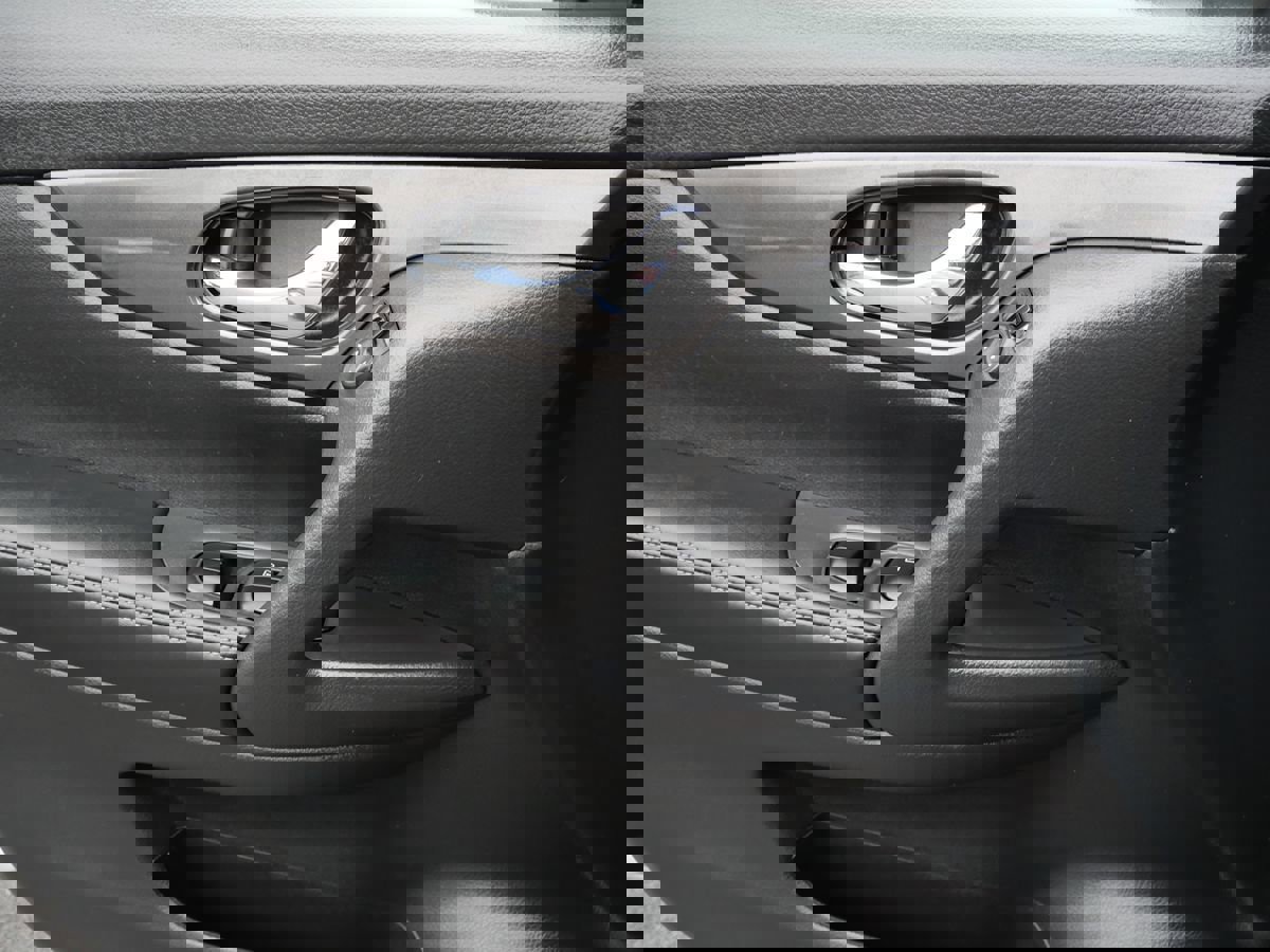 Used 2017 Nissan Rogue S image 11