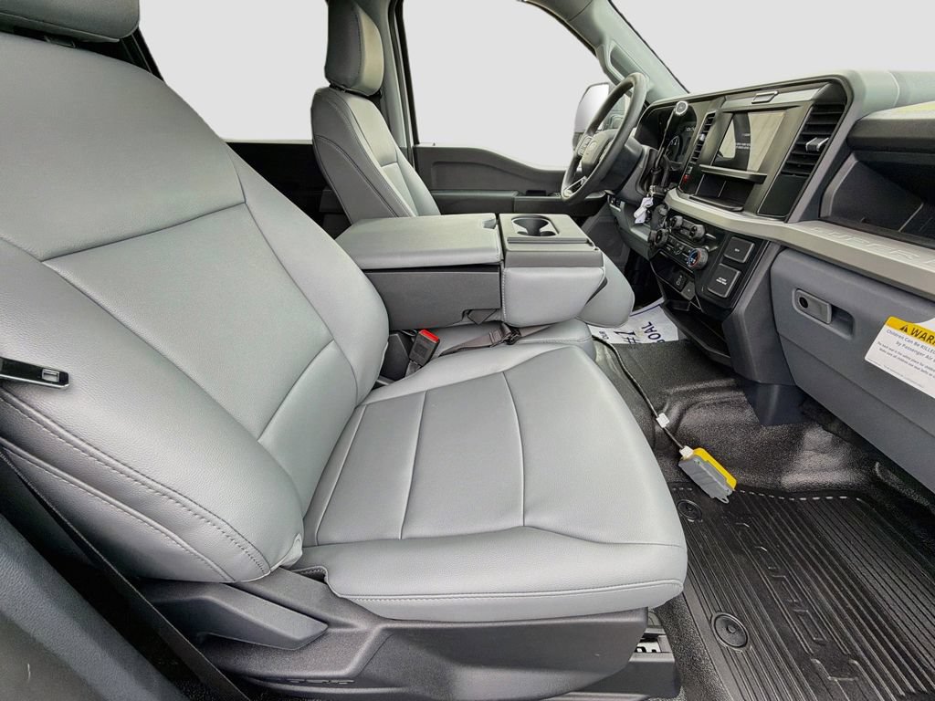 New 2026 Ford F550 4x4 Crew Cab image 17