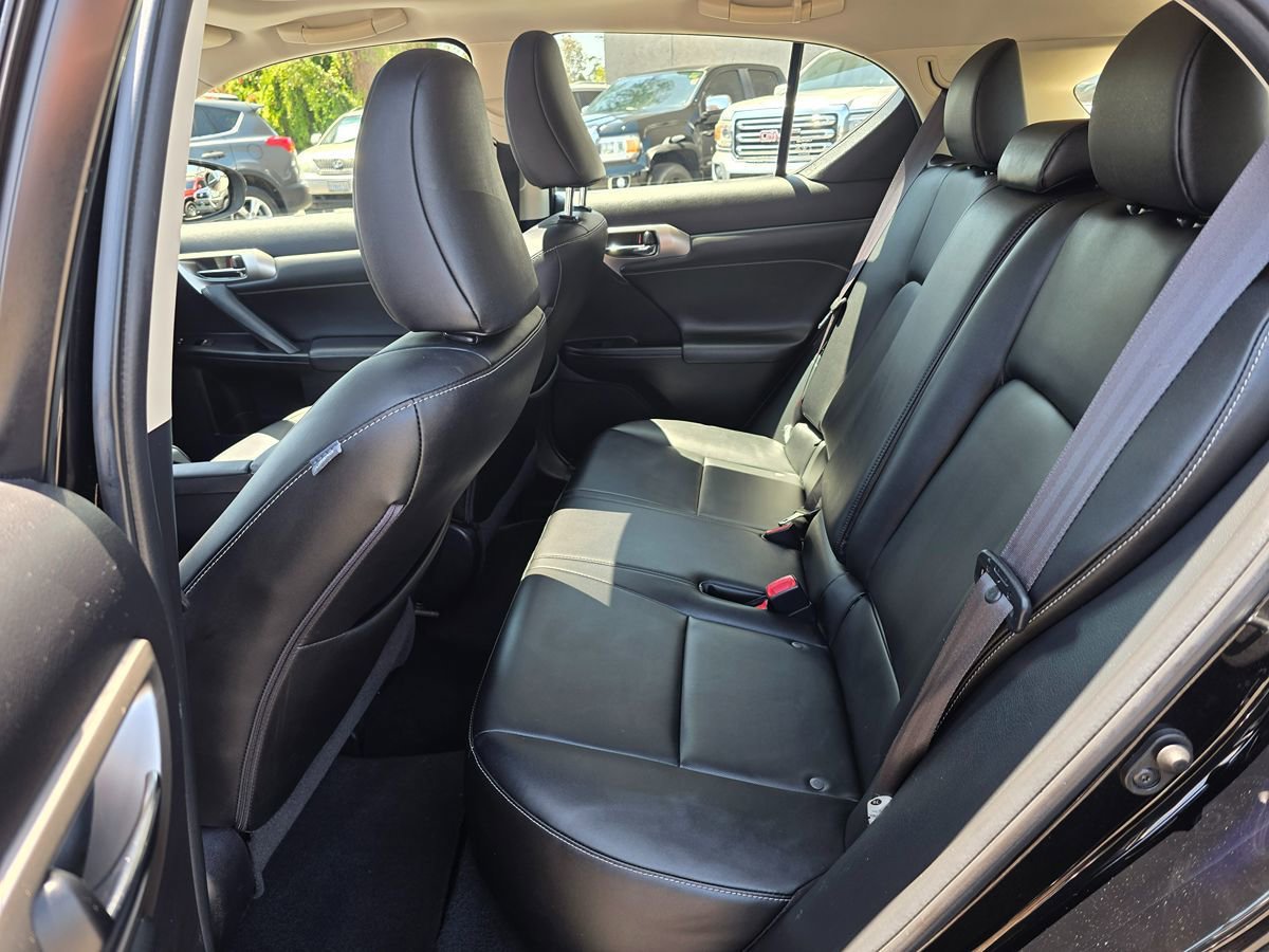 Used 2015 Lexus CT 200h FWD image 19