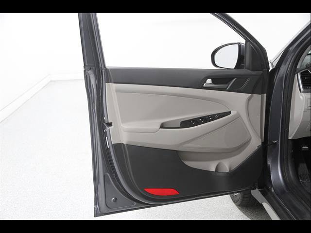 Used 2018 Hyundai Tucson Sport w/ Cargo Package FWD image 4