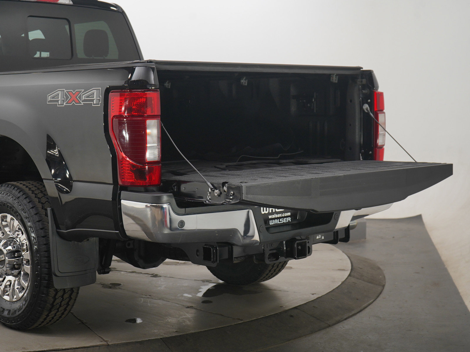 Used 2022 Ford F350 Lariat w/ Chrome Package image 11