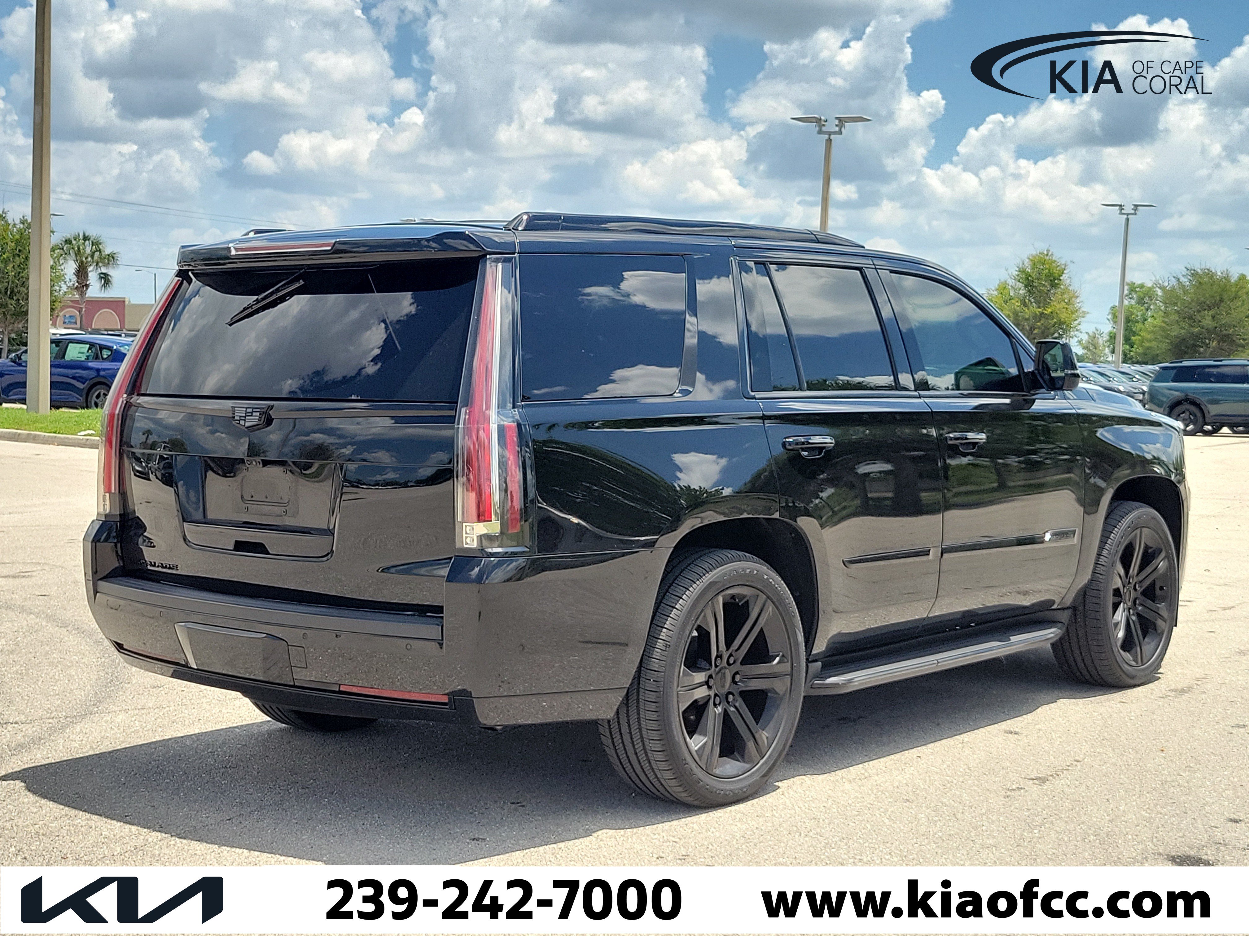 Used 2017 Cadillac Escalade Premium Luxury AWD/4WD image 6