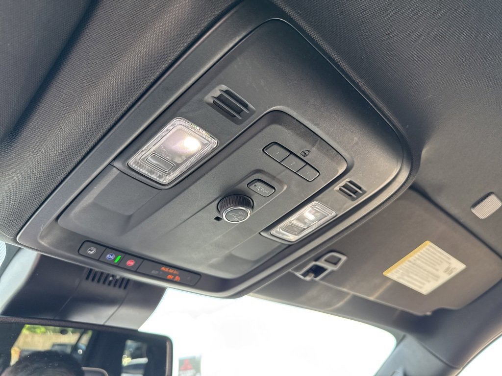 Used 2023 GMC Yukon SLT image 32