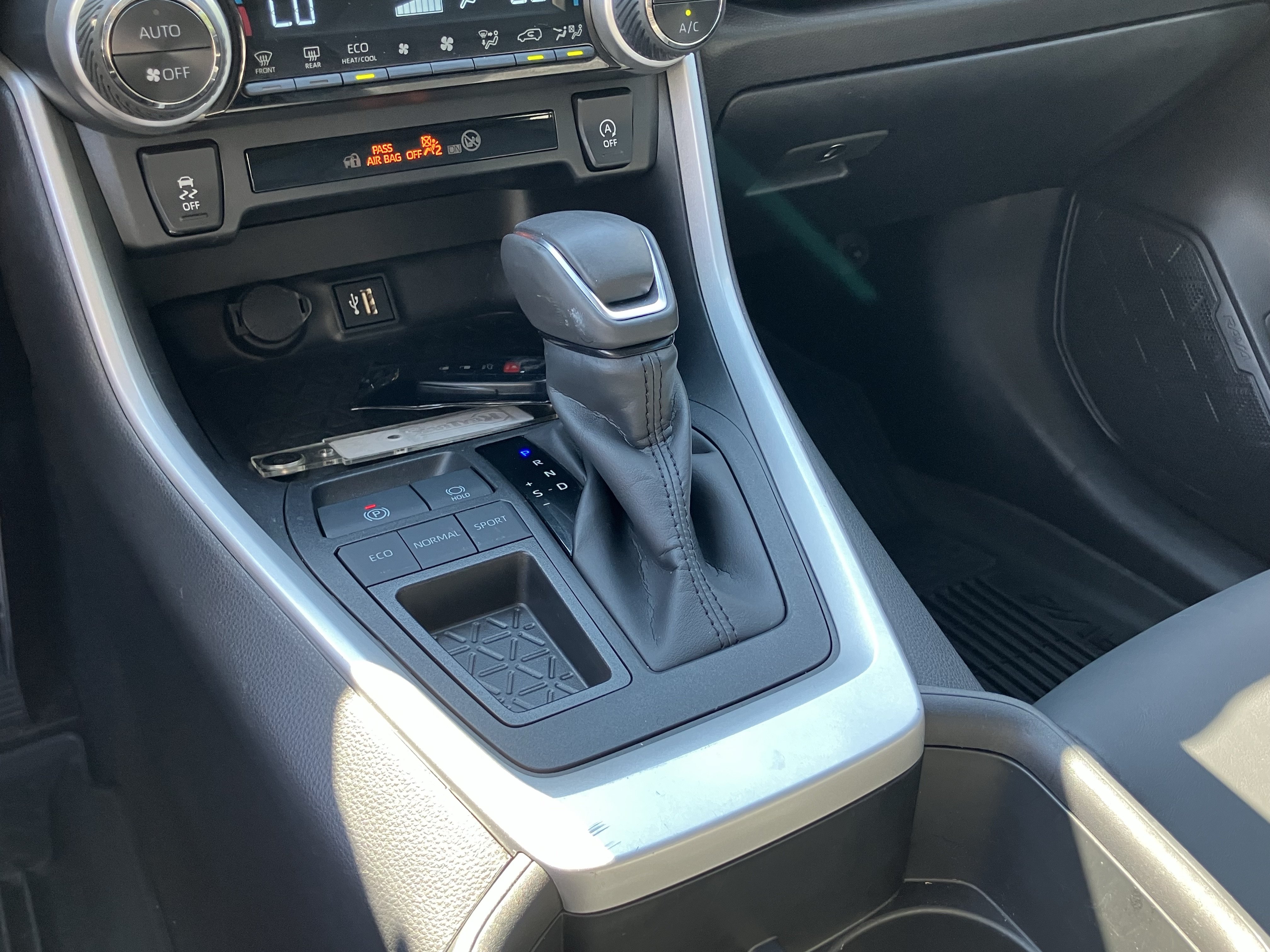 Used 2024 Toyota RAV4 XLE Premium FWD image 27