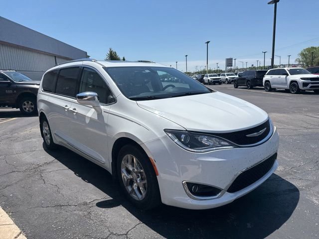 Used 2018 Chrysler Pacifica Limited FWD image 1