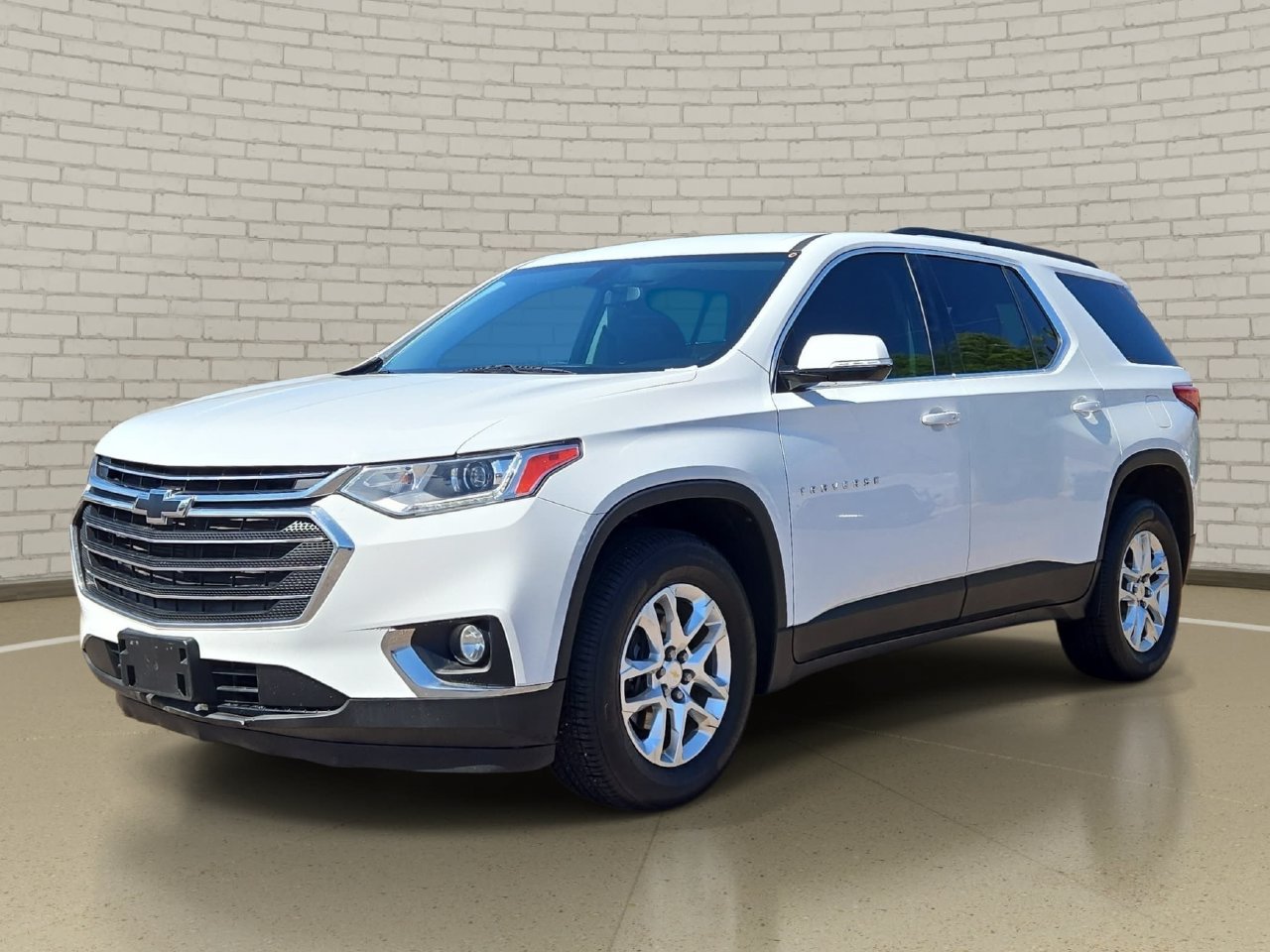 Used 2019 Chevrolet Traverse LT FWD image 1