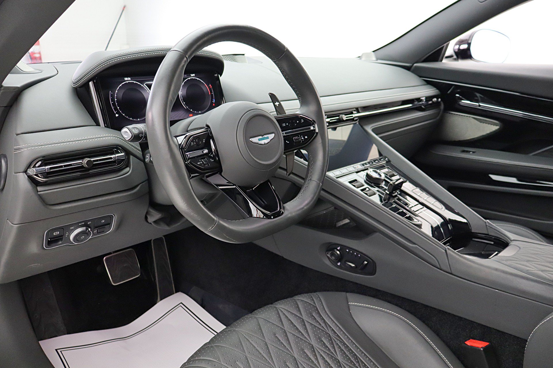 Used 2024 Aston Martin DB12 Coupe RWD image 23