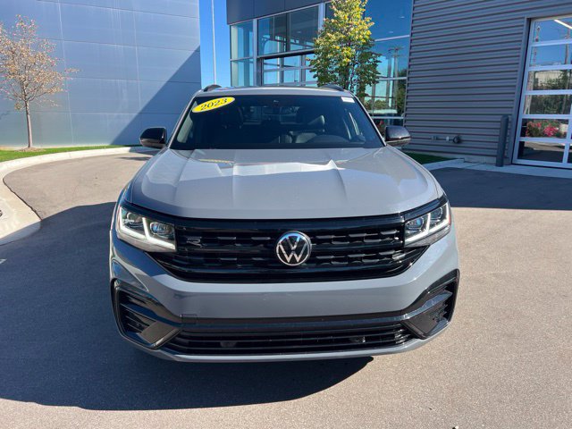 Used 2023 Volkswagen Atlas Cross Sport SEL R-Line AWD/4WD image 2