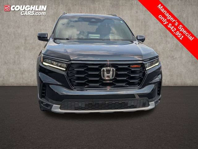 Used 2025 Honda Pilot TrailSport image 2