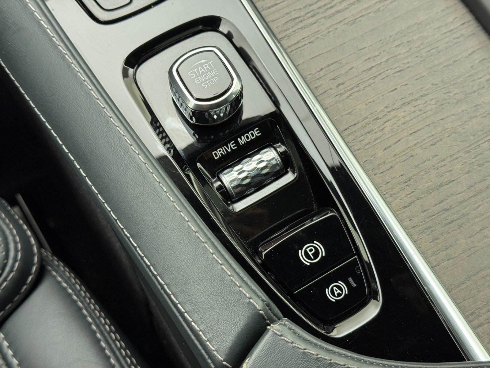 Used 2020 Volvo XC90 T8 Inscription w/ Protection Package image 34