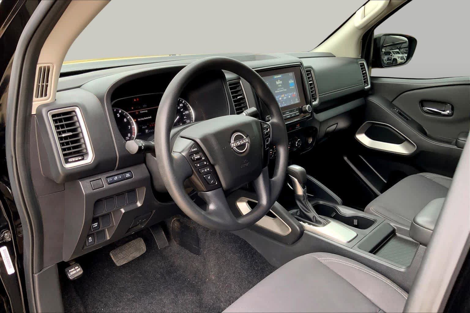 Used 2024 Nissan Frontier SV RWD image 18