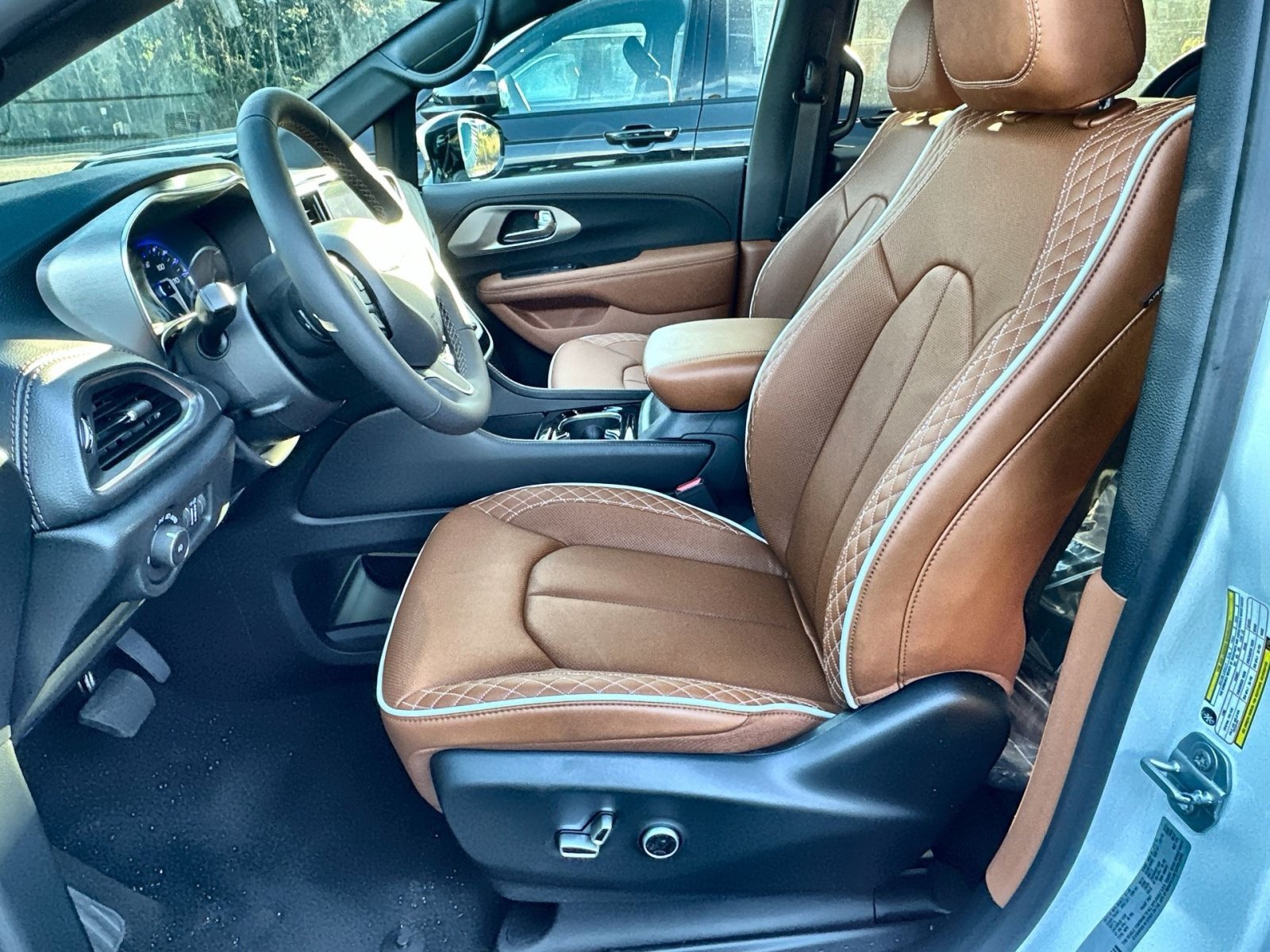 New 2026 Chrysler Pacifica Pinnacle FWD image 13