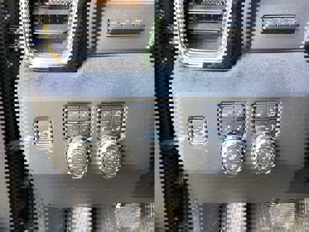 Used 2024 GMC Sierra 3500 Denali Ultimate image 9