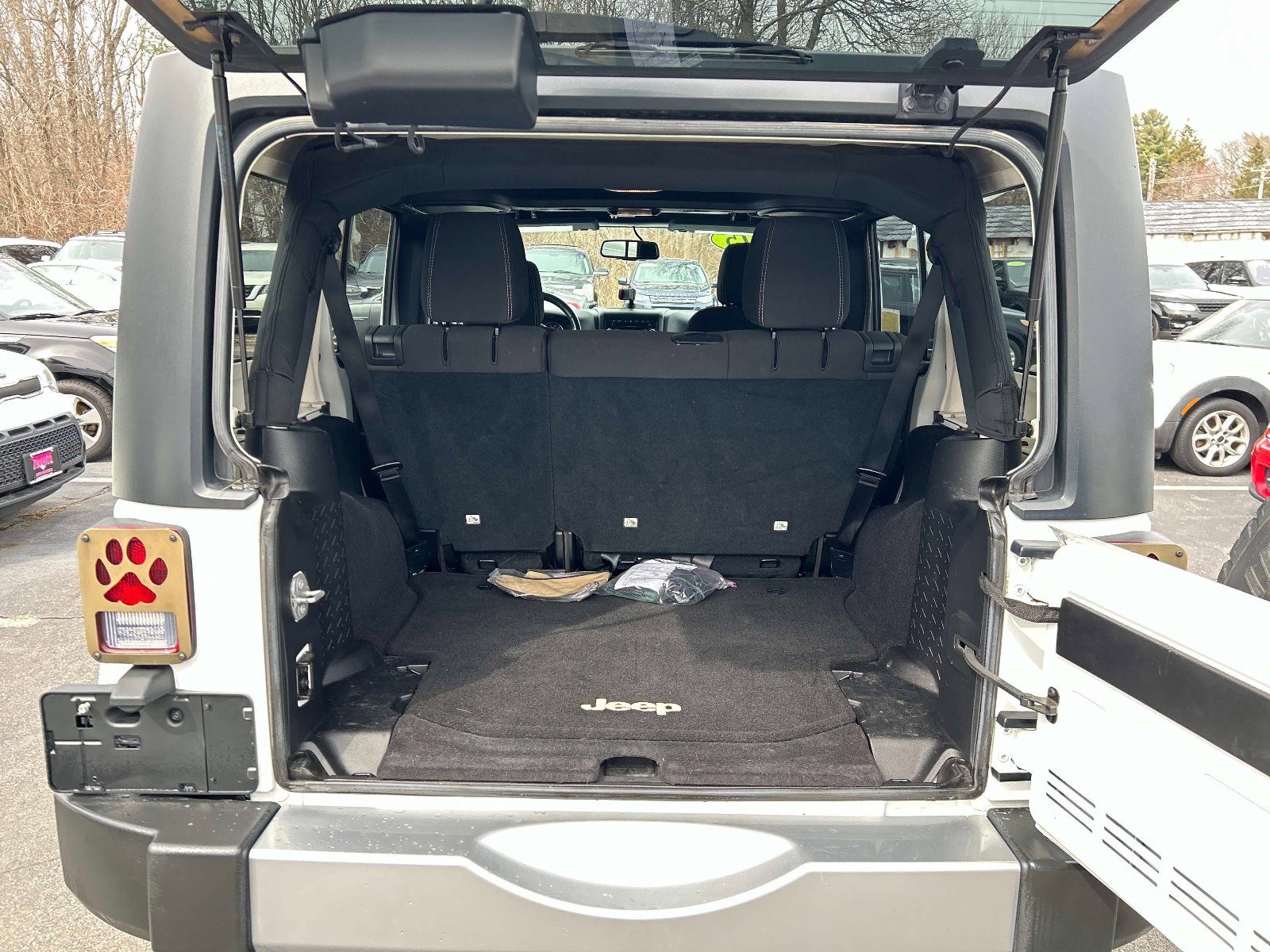 Used 2015 Jeep Wrangler Unlimited Sahara w/ Connectivity Group image 14