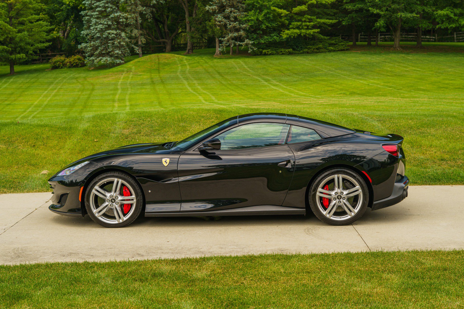Used 2019 Ferrari Portofino RWD image 8