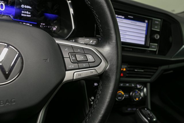 Used 2023 Volkswagen Jetta SE image 29