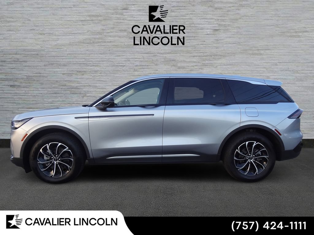 Used 2026 Lincoln Nautilus Premier AWD/4WD image 4