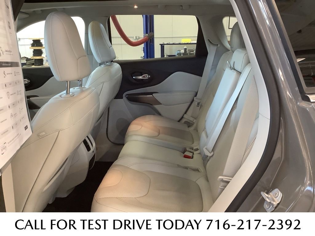 Used 2019 Jeep Cherokee Limited w/ Luxury Group AWD/4WD image 21