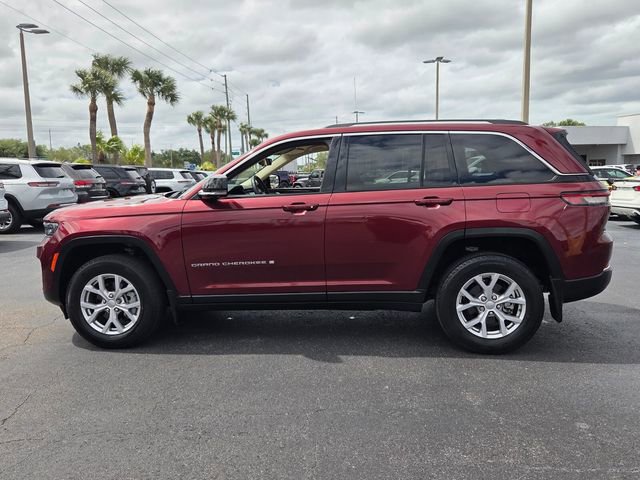 Certified 2022 Jeep Grand Cherokee Limited w/ Luxury Tech Group II image 4