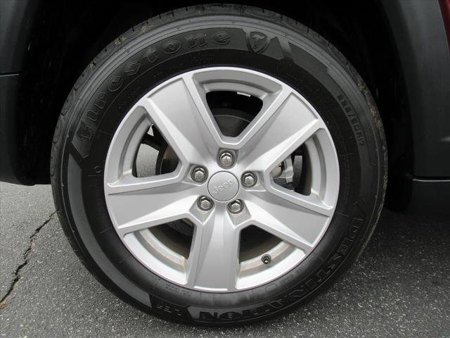 Used 2022 Jeep Compass Latitude w/ Convenience Group FWD image 8