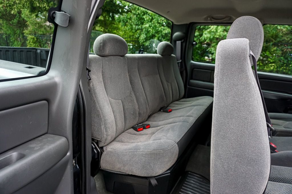 Used 2004 Chevrolet Silverado 2500 LS AWD/4WD image 28