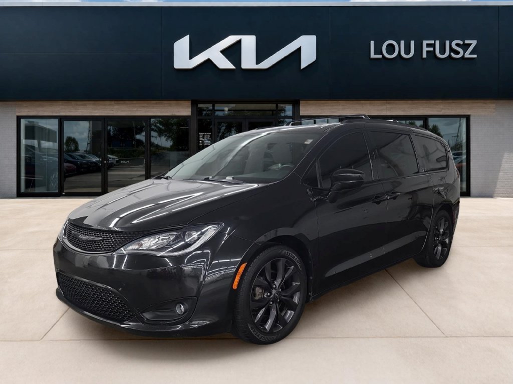 Used 2018 Chrysler Pacifica Touring-L Plus